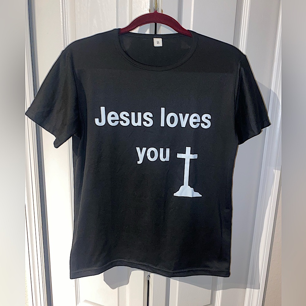 Black T-Shirt with..Bible Verse (Jesus loves You) Mathew 28:20 kids size Medium